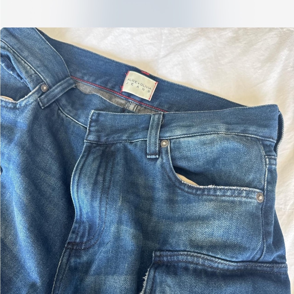 Alice and Olivia cay cargo jeans size 28 worn a couple of times great condition.